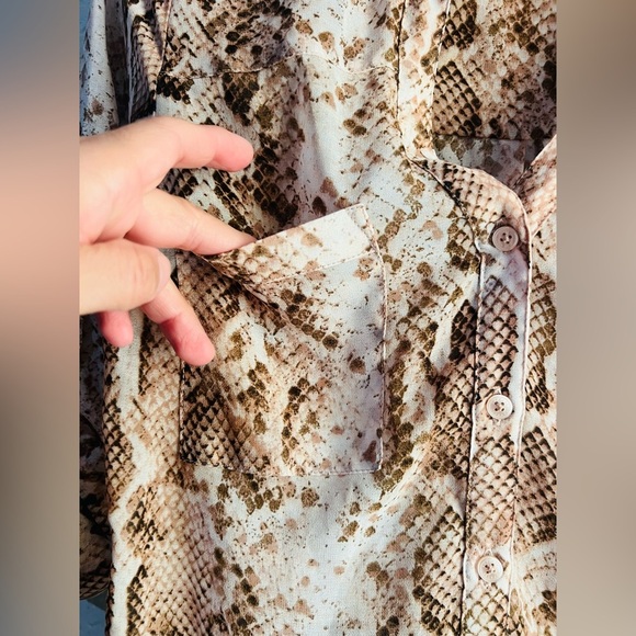 Express Size XS/TP Animal Print Shirt Top Blouse Women Modern Stylish - Picture 11 of 12